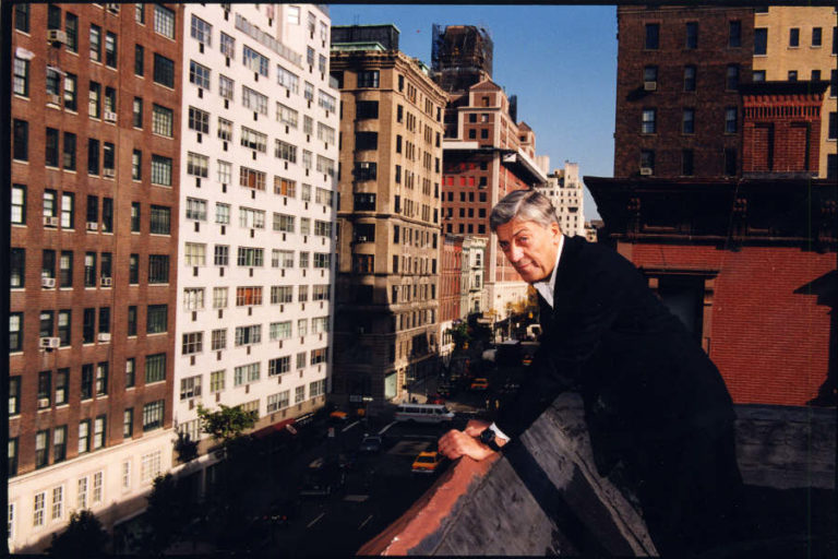 The Ducker nino-cerruti-stilista-tessuti-new-york-768x512 lanificio cerruti